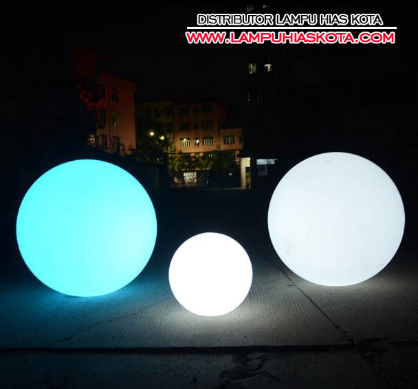 Lampu hias bola taman bermain