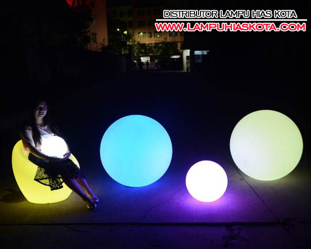 Lampu hias bola ukuran besar diameter 125 hingga 200cm
