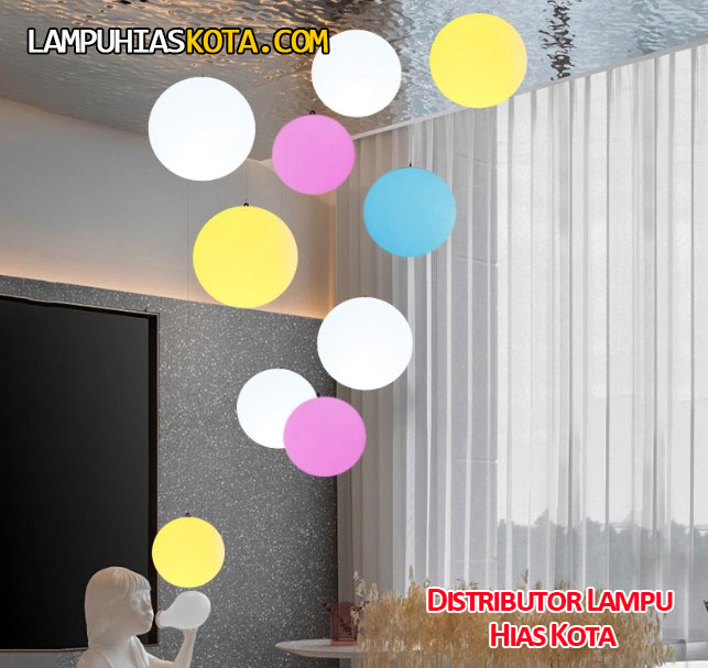 Lampu hias bola untuk menghias ruang kerja